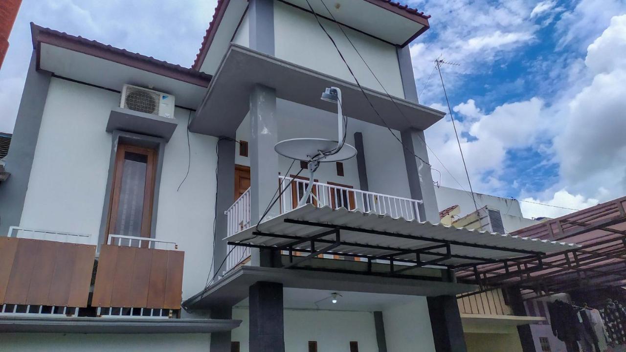 Omah Leren Mitra Reddoorz Near Gembiraloka Zoo Yogyakarta Hotel ภายนอก รูปภาพ