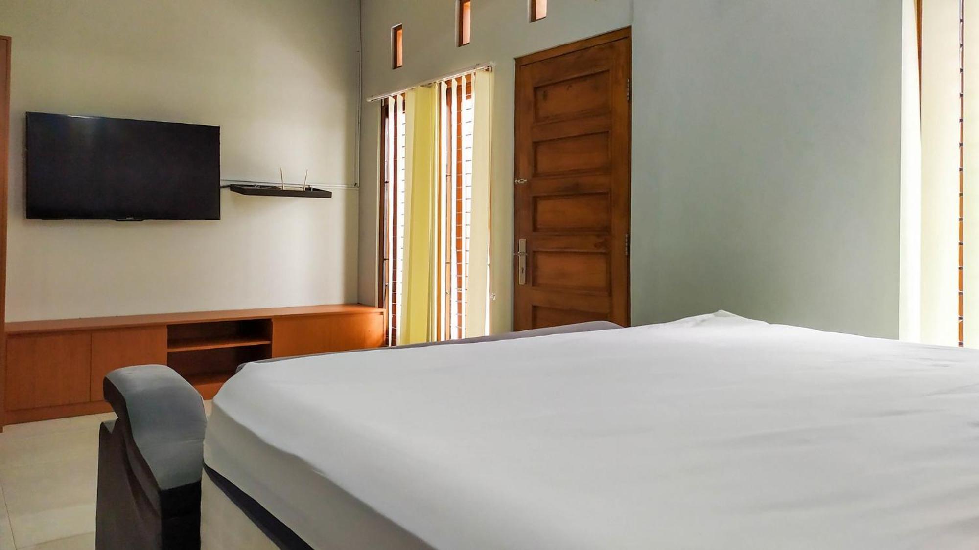 Omah Leren Mitra Reddoorz Near Gembiraloka Zoo Yogyakarta Hotel ภายนอก รูปภาพ
