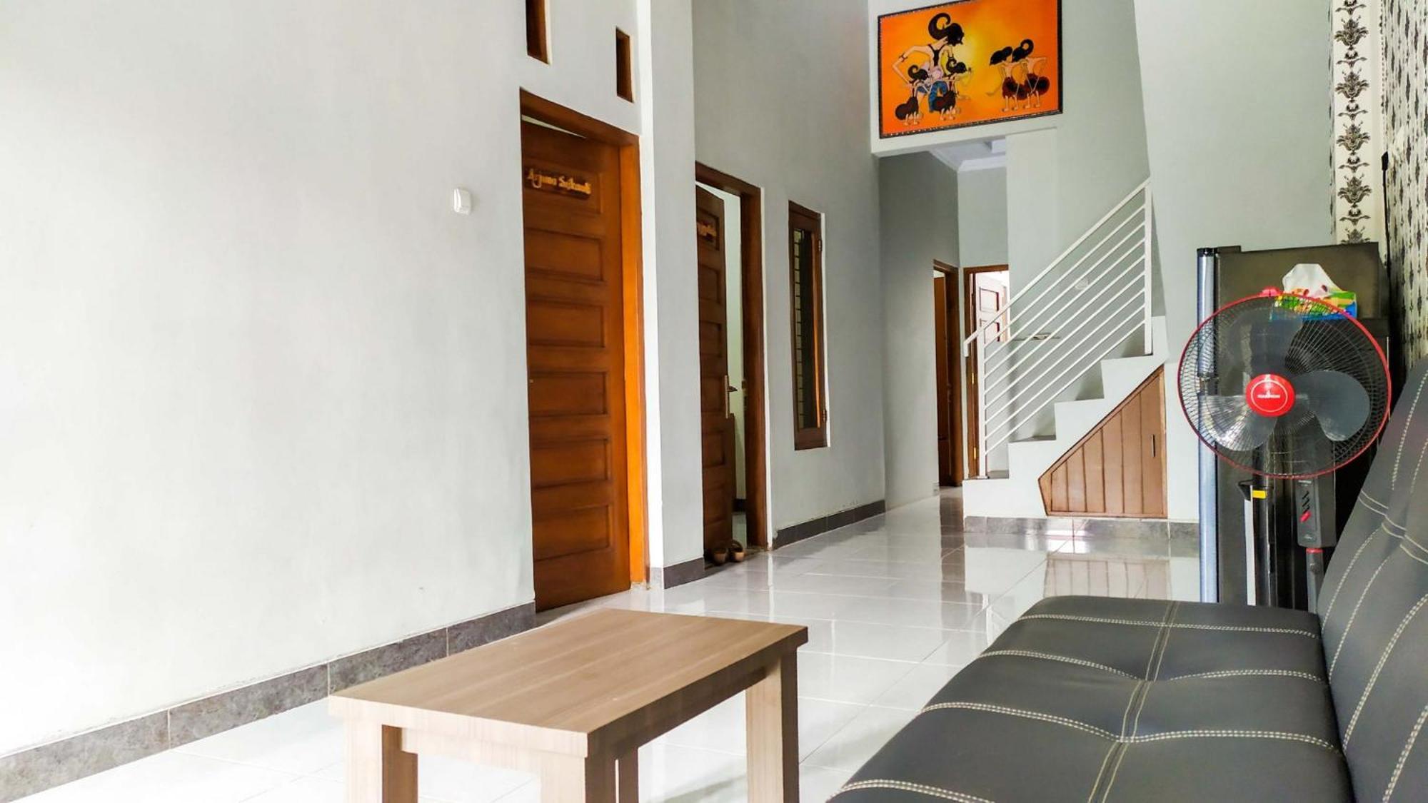 Omah Leren Mitra Reddoorz Near Gembiraloka Zoo Yogyakarta Hotel ภายนอก รูปภาพ