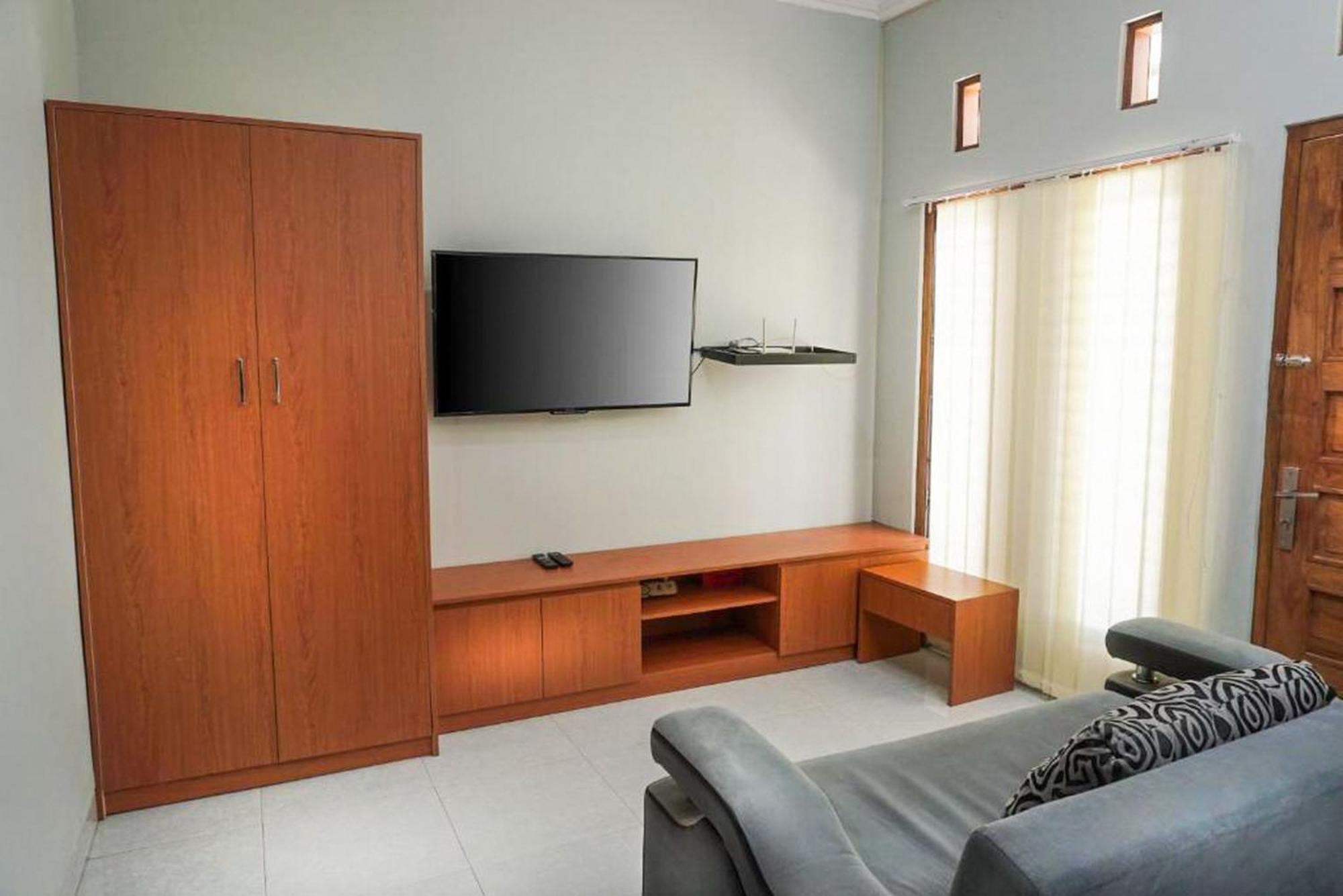 Omah Leren Mitra Reddoorz Near Gembiraloka Zoo Yogyakarta Hotel ภายนอก รูปภาพ
